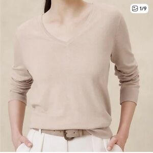 Banana Republic Cream/Tan V‑Neck “Forever” Sweater– New Without Tags